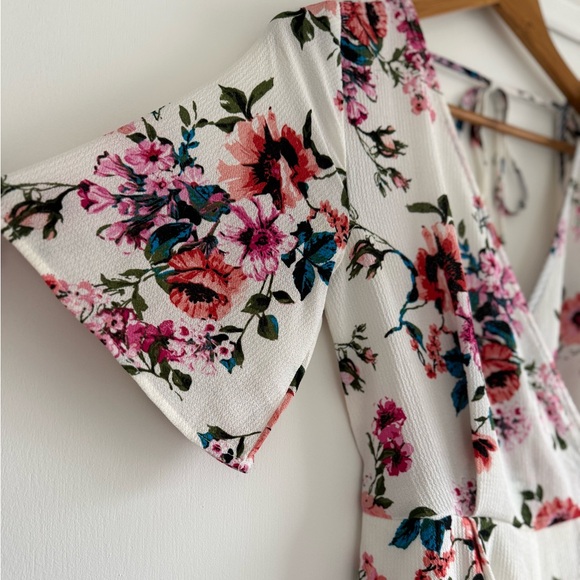 Floral Romper Women’s V-Neck Short Sleeve Boho Summer Romper Size XS/S - Picture 7 of 13